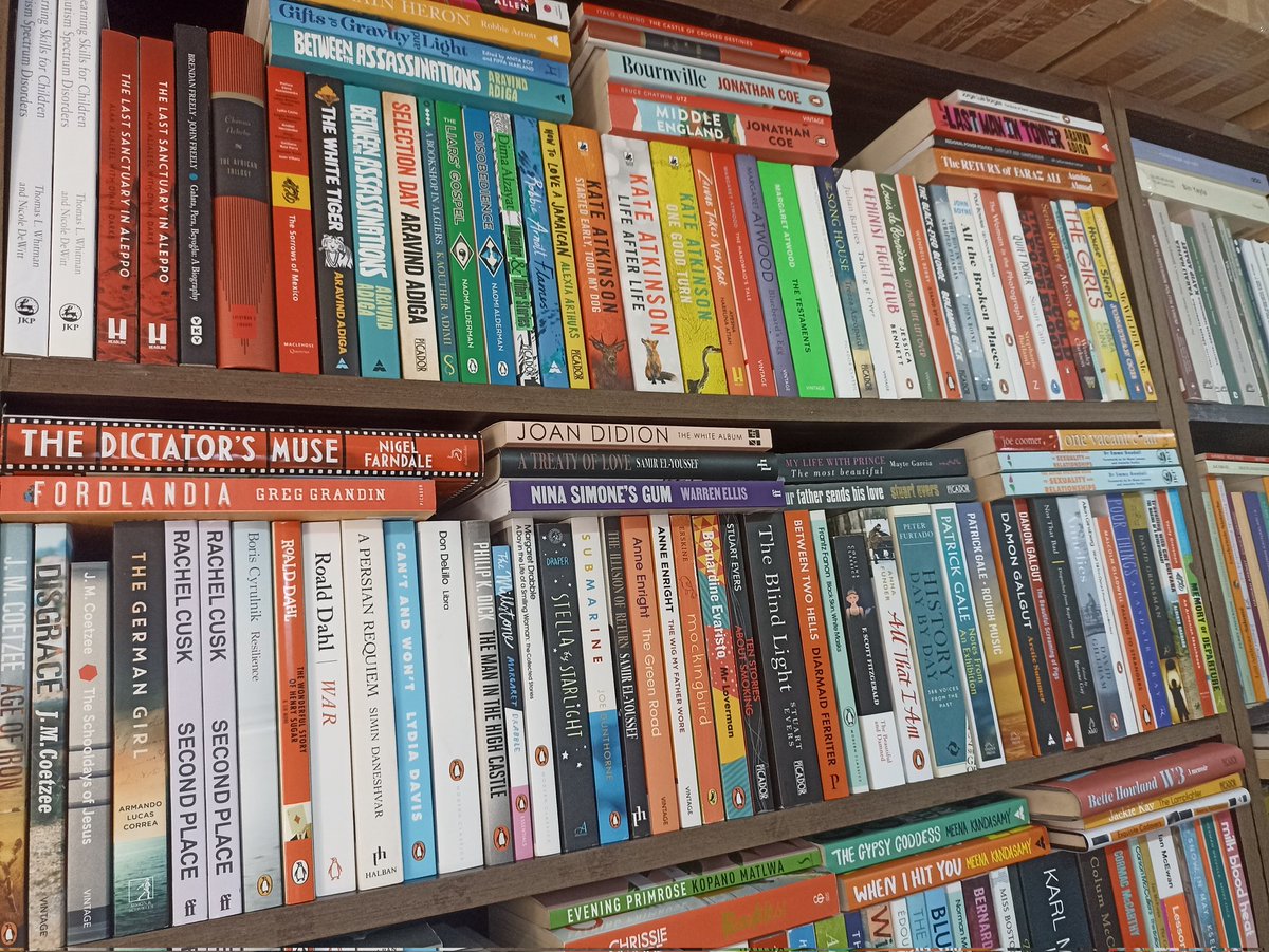 Birbirinden güzel İngilizce kitaplar da Yerdeniz'de okurunu bekliyor.