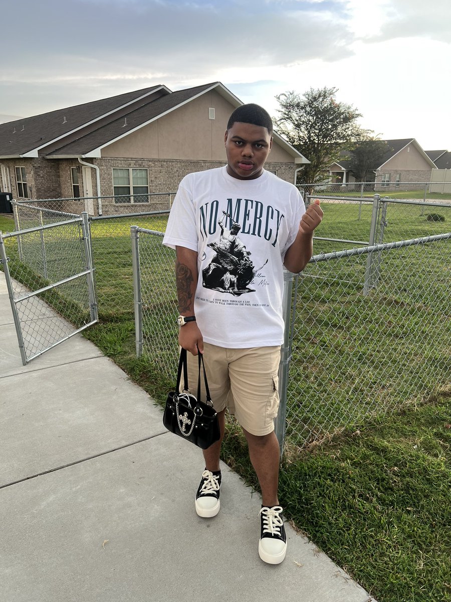 mynamekooladde_'s tweet photo. New Series📚📓#firstdayofcollege❤️ https://t.co/sUH5IwfwGN