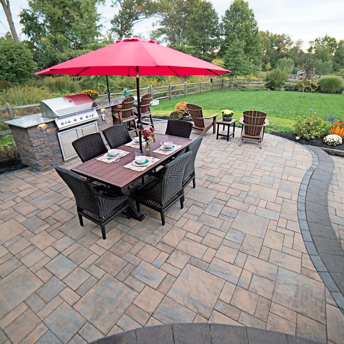 CambridgePavers's tweet photo. Evenings are better out here. This outdoor living space—expertly installed by Green Acres Nursery—is perfect for elevated entertaining, from wine nights to weekend grilling. #OutdoorKitchenGoals #PaverPatio
#EntertainInStyle https://t.co/rsUcgs4d6B