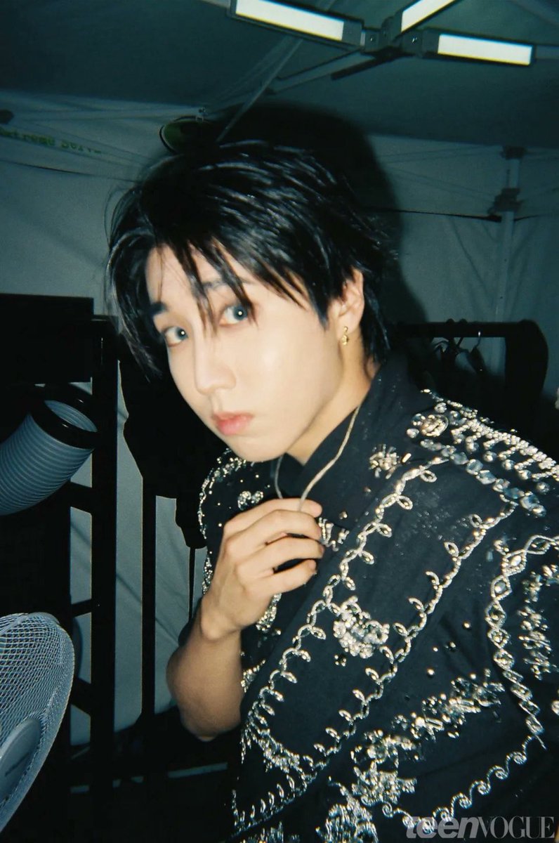 hanjiselca's tweet photo. 🆕 #HAN on Teen Vogue 

🔗: https://t.co/HEXkoogMb2

#HAN 
#한 #ハン 
@Stray_Kids https://t.co/lLIci8VFGK