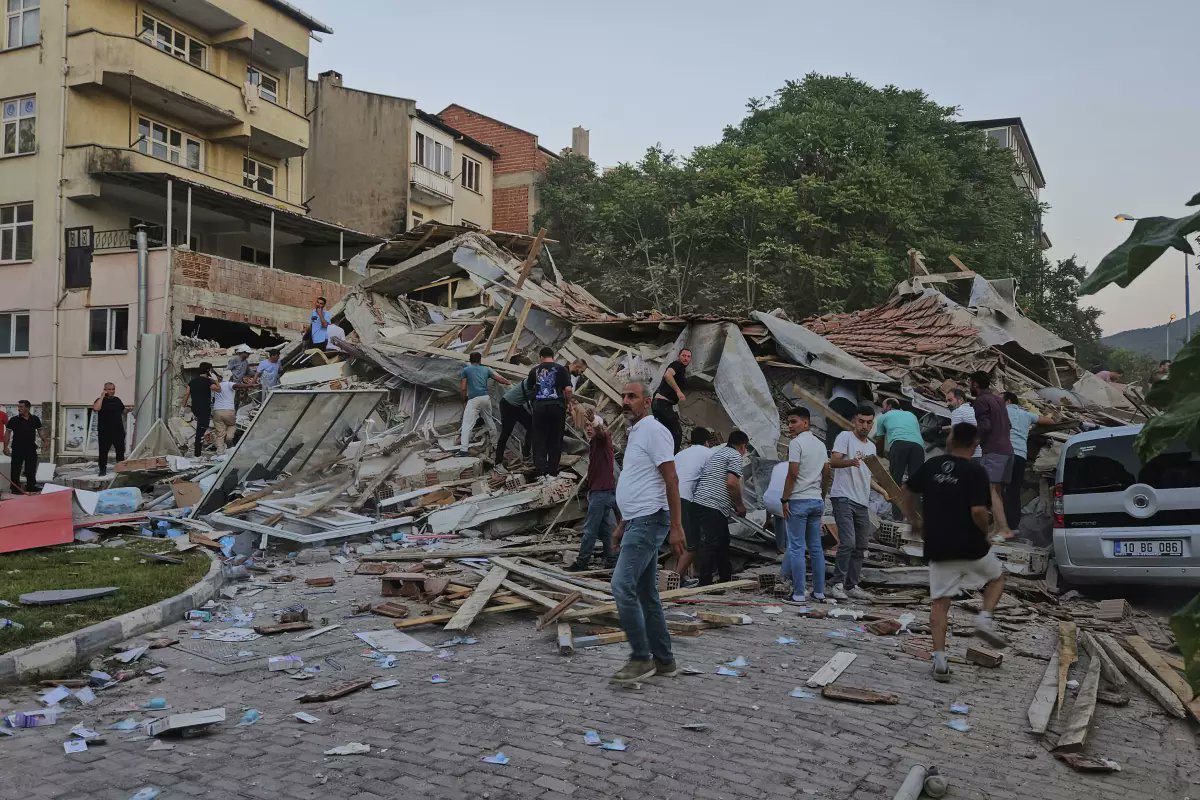 Miguel Díaz-Canel Bermúdez (@diazcanelb) on Twitter photo #Cuba se solidariza  con el pueblo y el gobierno de #Türkiye, ante las  lamentables pérdidas de vidas humanas y los daños materiales ocasionados por el terremoto que afectó a ese país.
Nuestras condolencias a los familiares de las víctimas. #Cuba se solidariza  con el pueblo y el gobierno de #Türkiye, ante las  lamentables pérdidas de vidas humanas y los daños materiales ocasionados por el terremoto que afectó a ese país.
Nuestras condolencias a los familiares de las víctimas.