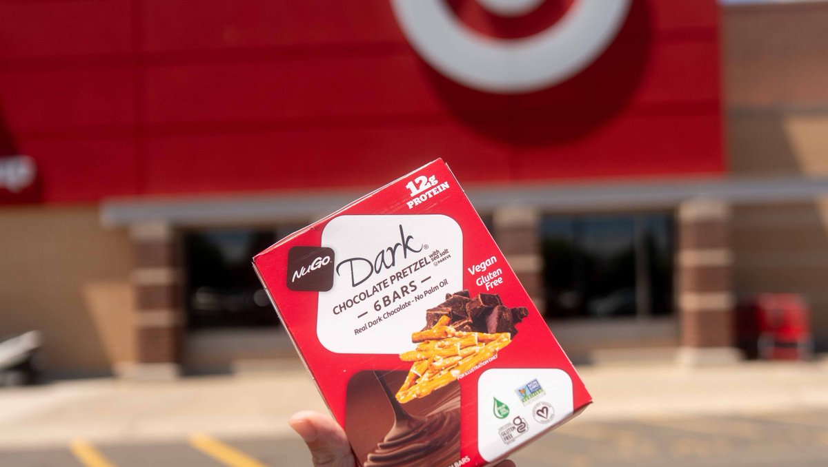 NuGoNutrition's tweet photo. Spotted: your next snack obsession at @Target 🤎🍫

NuGo Dark Chocolate Pretzel &amp; Chocolate Chocolate Chip bars are now in 1,000+ stores nationwide!

Seen them yet? 👀 #nugobars #targetfinds https://t.co/xgs2PMbYMj