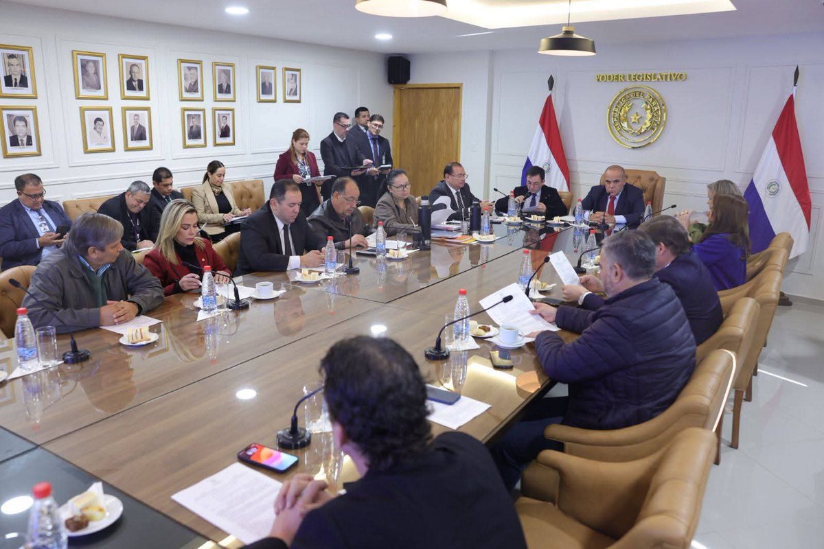 Juan Eudes Afara (@juanafara) on Twitter photo Buen inicio de semana! 🇵🇾☀️
Empezamos la jornada legislativa asistiendo a la Reunión de la Mesa Directiva del Senado, con la presencia de los líderes y vicelíderes de bancadas, que preside el Senador <a href="/bachinunezpy/">Bachi Nuñez</a> Buen inicio de semana! 🇵🇾☀️
Empezamos la jornada legislativa asistiendo a la Reunión de la Mesa Directiva del Senado, con la presencia de los líderes y vicelíderes de bancadas, que preside el Senador <a href="/bachinunezpy/">Bachi Nuñez</a>