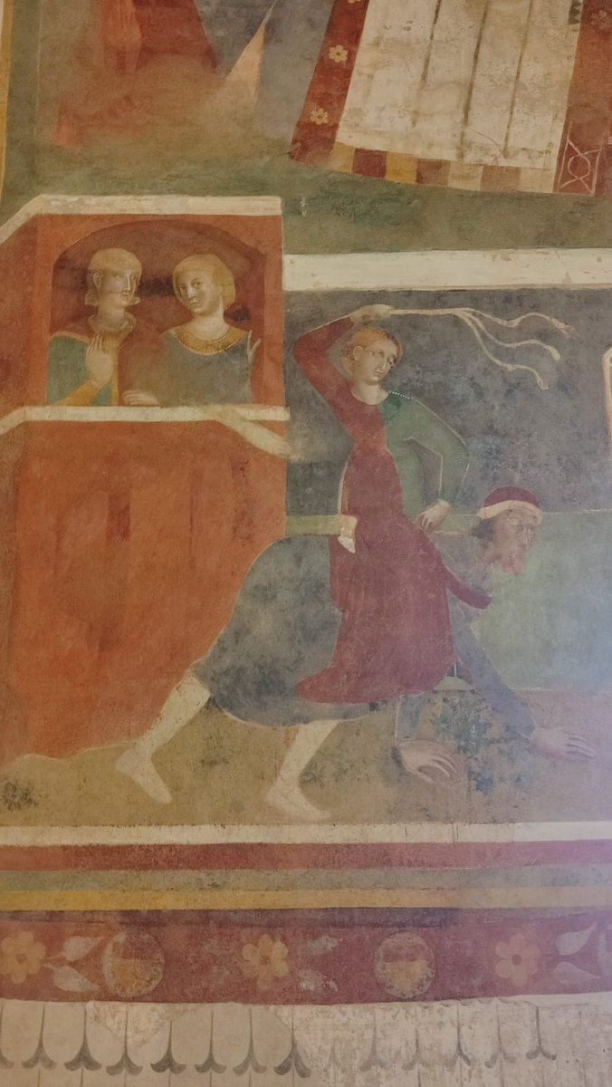 در فرسکویی هفتصدساله دیدم. حدس زدم ارسطو باشد. حدسم درست بود: فیلیس شهبانوی تراکیایی بر ارسطو سوار شده و به شلاق می‌راندش و اسکندر کبیر نظاره می‌کند. کنایه‌ای از آنکه عقل کبیر نمی‌تواند از بند و بندگی عشق و میل بگریزد.