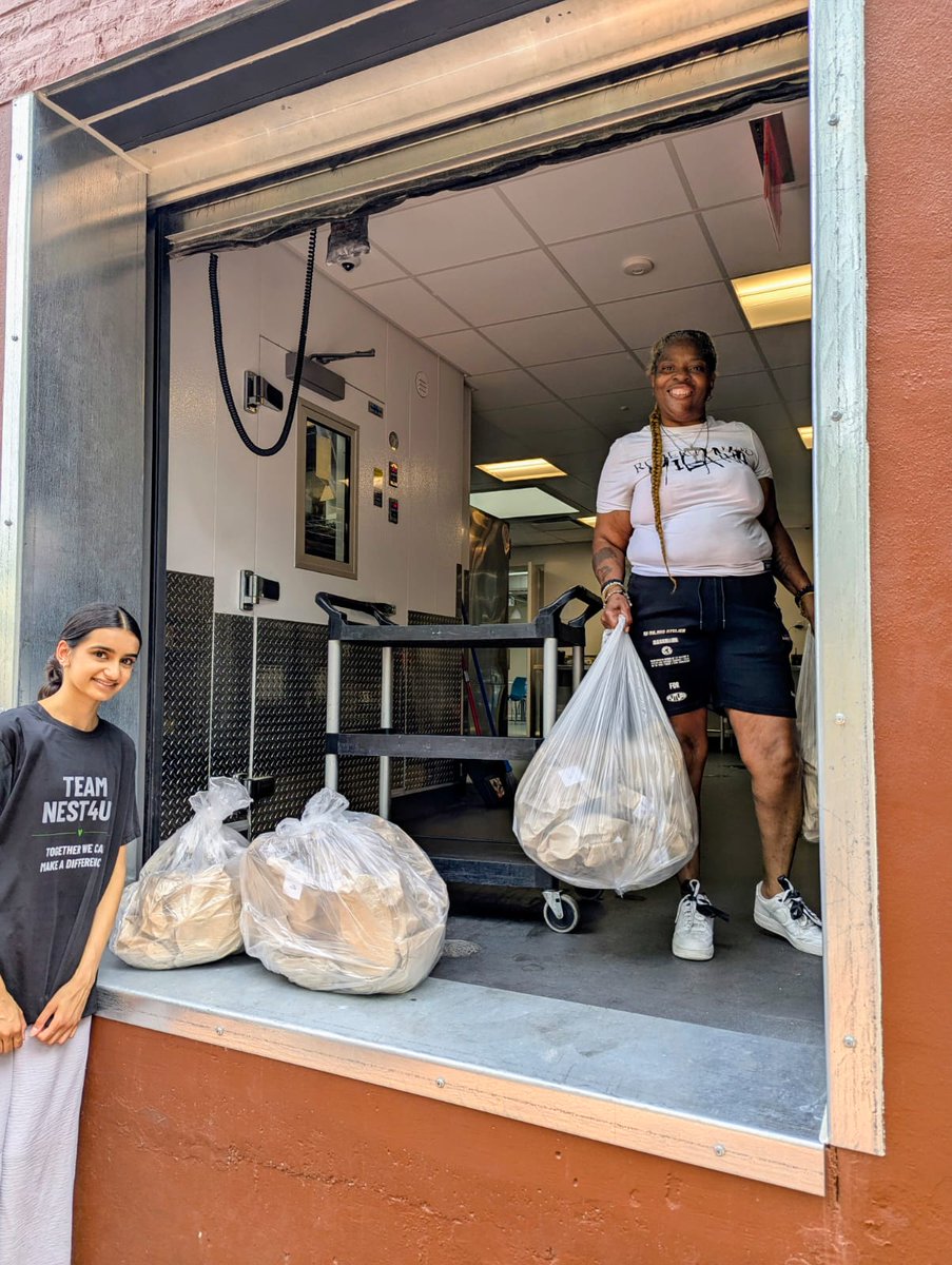joinnest4's tweet image. At #NEST4US, we #love supporting @SOME_DC thru our #NESTNurtures program. Over the past 7+ yrs, this #partnership has helped us #feed thousands in need! #Grateful for our #volunteers who work tirelessly towards our shared #mission of #ZeroHunger! #Service nest4us.org