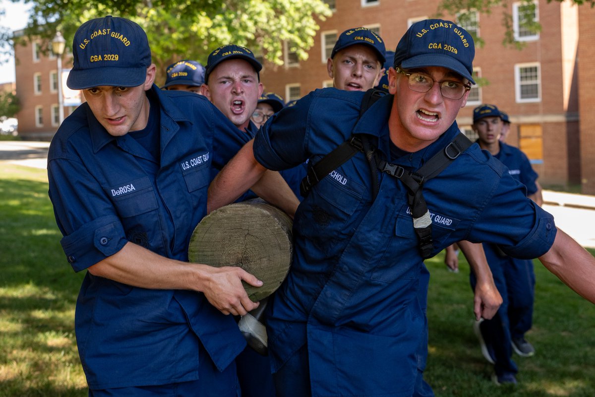 USCGAcademy's tweet photo. Sea Trials Series: Part 2 ⚓💪
Swabs powered through a brutal log carry, pushing their limits and proving their grit. This challenge tested strength, resilience, and teamwork from start to finish.
#SwabSummer #USCGA #Classof2029 https://t.co/USimOq54XR