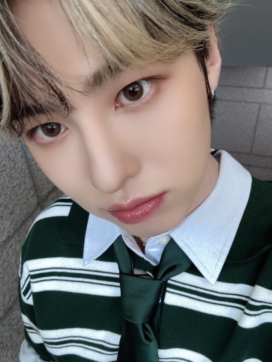 청사과 냠냠🍏

#EPEX #이펙스 #AYDEN #에이든