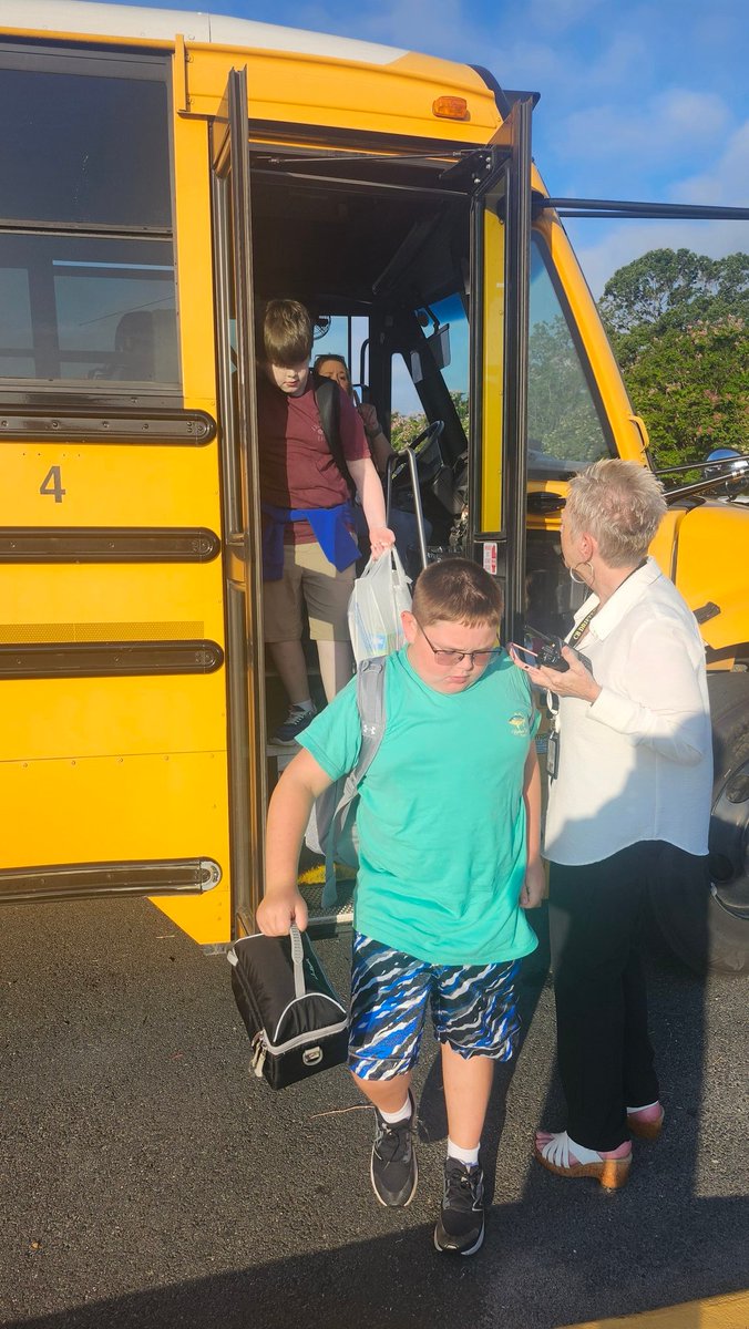 The first day of school brings a lot of excitement for our kids and staff. It is good to hear the sound of kids in classrooms and halls. Welcome Back Drifters! #DrifterPride #education #beaches #students #school