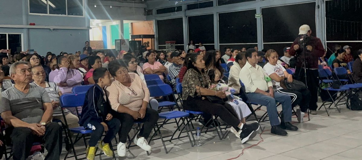 AntorchaChimal's tweet photo. .@aperezzamorano, dirigente estatal de #Antorcha, se reúne con líderes sociales de #Chimalhuacán

– Los líderes sociales de diversas colonias y barrios que simpatizan con #Antorcha en Chimalhuacán, asistieron a la conferencia “El imperio y la humillación de los débiles” https://t.co/Gj3gMPga1Y