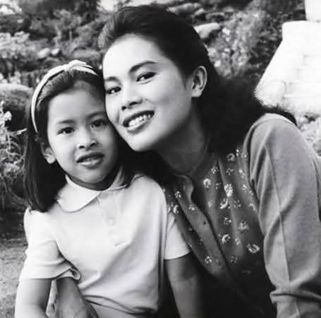 nivimutti's tweet image. 🙏💙 เนื่องในโอกาส วันเฉลิมพระชนมพรรษา
สมเด็จพระนางเจ้าสิริกิติ์ พระบรมราชินีนาถ พระบรมราชชนนีพันปีหลวง วันที่ ๑๒ สิงหาคม พ.ศ. ๒๕๖๘ ทรงเจริญพระชนมพรรษา ๙๓ พรรษา
🙏ข้าพระพุทธเจ้าขอถวายพระพรชัยมงคล ขอพระองค์ทรงพระเจริญ ขอทรงมีพระพลานามัยแข็งแรงสมบูรณ์ ขอทรงมีพระชนมพรรษายิ่งยืนนาน