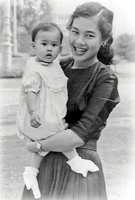 nivimutti's tweet image. 🙏💙 เนื่องในโอกาส วันเฉลิมพระชนมพรรษา
สมเด็จพระนางเจ้าสิริกิติ์ พระบรมราชินีนาถ พระบรมราชชนนีพันปีหลวง วันที่ ๑๒ สิงหาคม พ.ศ. ๒๕๖๘ ทรงเจริญพระชนมพรรษา ๙๓ พรรษา
🙏ข้าพระพุทธเจ้าขอถวายพระพรชัยมงคล ขอพระองค์ทรงพระเจริญ ขอทรงมีพระพลานามัยแข็งแรงสมบูรณ์ ขอทรงมีพระชนมพรรษายิ่งยืนนาน