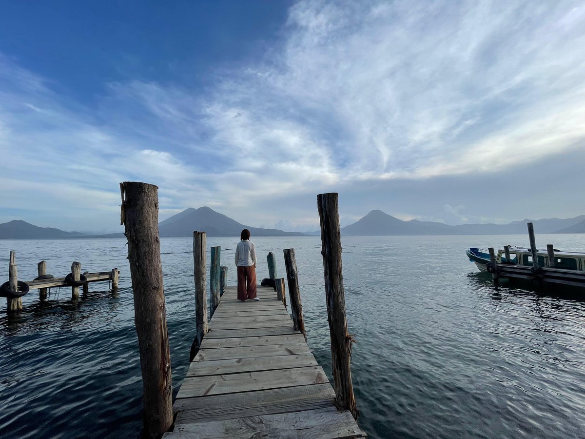 En 1938, tras un accidente de aviación, Antoine Saint-Exupéry convaleció durante meses en Antigua. Se afirma que el Cerro de Oro, una montaña de lava en la orilla sur del grandioso lago Atitlán, pudo ser la inspiración para el sombrero que escondía un elefante. 
<a href="/VisitGuatemala/">Visit Guatemala</a>