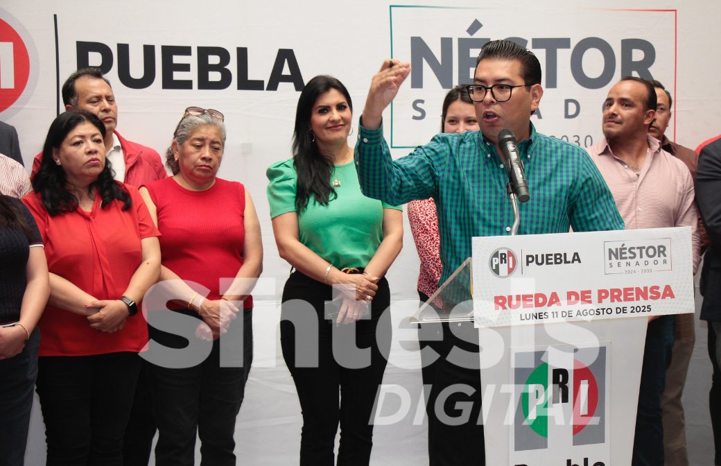 sintesisweb's tweet photo. 🗣️El senador de la República por el PRI, Néstor Camarillo, rueda de prensa donde habló de la inseguridad en la carreteras y del país en general.

📸@FotoSintesisOB https://t.co/YeK2S3CYh3