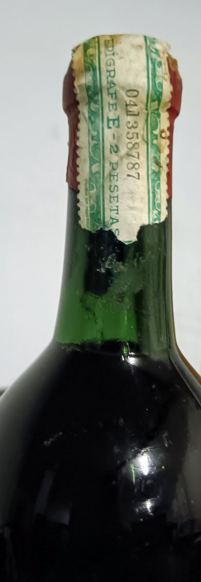 Nunca pensé que volvería a tener otra!! Su hermana salió maravillosa, esta espero que dé el do de pecho.
Si todo va bien, sera descorchada donde descansa su hermana y seguro que en la vitrina quedarán muy chulas😍