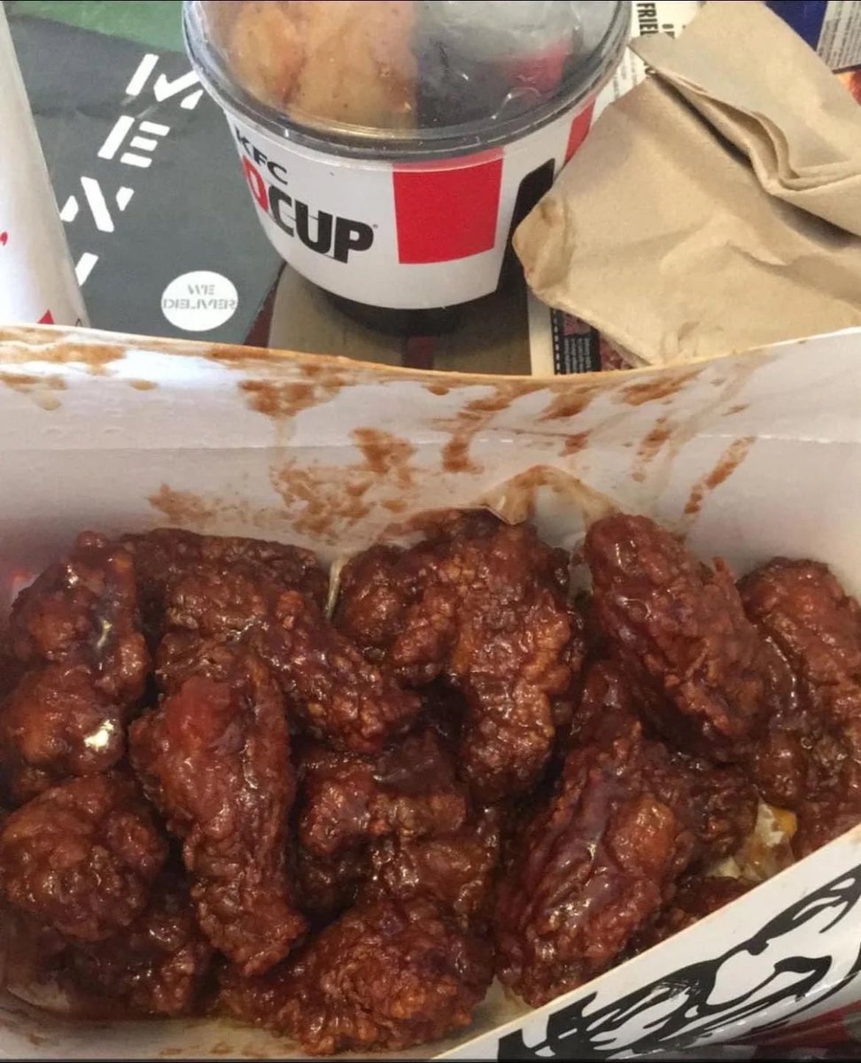 UniversallyCAPE's tweet image. Now run these Honey BBQ Wings back too. 
How many Reposts and Likes to make that happen? @kfc