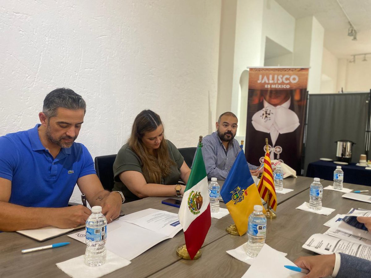 Gob. de Cataluña en México y Centroamérica (@catalunya_mx) on Twitter photo <a href="/LleirDaban/">Lleïr Daban Hurtós</a> <a href="/eapccat/">EAPC</a> <a href="/gencatdigital/">Gencat Digital</a> <a href="/exteriorscat/">Unió Europea i Acció Exterior</a> <a href="/Horaciofdzc/">Horacio Fernández Castillo</a> <a href="/InnovacionJal/">Secretaría de Innovación, Ciencia y Tecnología</a> <a href="/accio_cat/">ACCIÓ</a> <a href="/empresacat/">Empresa</a> <a href="/recercauniscat/">Recerca i Universitats</a> El delegado <a href="/LleirDaban/">Lleïr Daban Hurtós</a> y <a href="/rocio_lancaster/">Rocio Lancaster</a>, directora general de promoción turística de <a href="/Secturjal/">Secretaría de Turismo de Jalisco</a>, exploraron colaboración con <a href="/turismecat/">Turisme</a> para impulsar la marca #Cataluña en Jalisco y <a href="/JaliscoEsMexico/">Jalisco Es México</a> en Catalunya. <a href="/LleirDaban/">Lleïr Daban Hurtós</a> <a href="/eapccat/">EAPC</a> <a href="/gencatdigital/">Gencat Digital</a> <a href="/exteriorscat/">Unió Europea i Acció Exterior</a> <a href="/Horaciofdzc/">Horacio Fernández Castillo</a> <a href="/InnovacionJal/">Secretaría de Innovación, Ciencia y Tecnología</a> <a href="/accio_cat/">ACCIÓ</a> <a href="/empresacat/">Empresa</a> <a href="/recercauniscat/">Recerca i Universitats</a> El delegado <a href="/LleirDaban/">Lleïr Daban Hurtós</a> y <a href="/rocio_lancaster/">Rocio Lancaster</a>, directora general de promoción turística de <a href="/Secturjal/">Secretaría de Turismo de Jalisco</a>, exploraron colaboración con <a href="/turismecat/">Turisme</a> para impulsar la marca #Cataluña en Jalisco y <a href="/JaliscoEsMexico/">Jalisco Es México</a> en Catalunya.