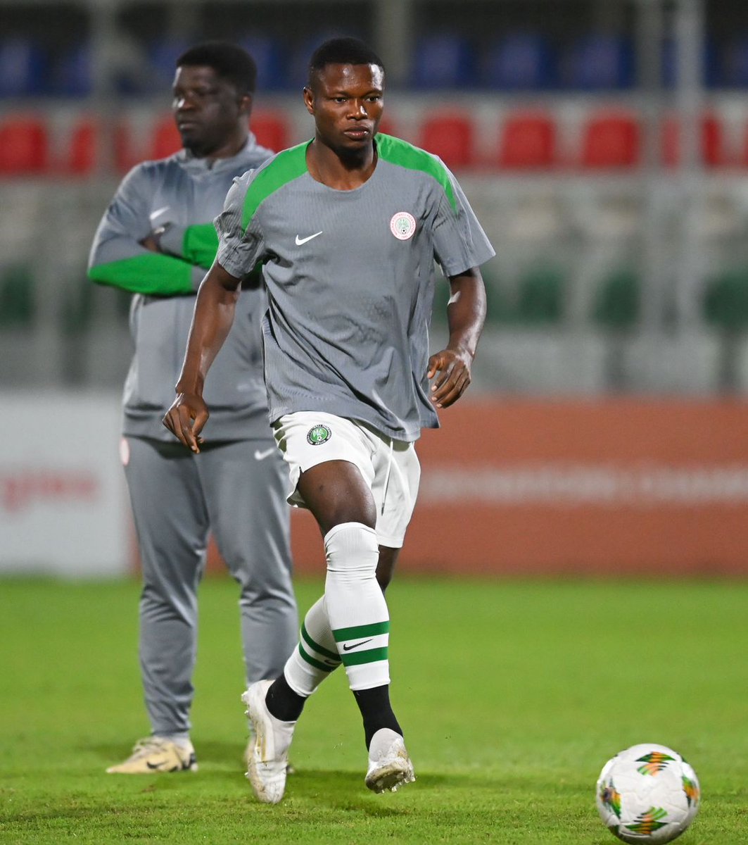 OlaThrill's tweet photo. TEAM NEWS: 🇳🇬Nigeria vs Sudan 🇸🇩

✅ Final training session done 
✅ LB Abdulrafiu Taiwo back to full fitness 
⚠️ GK Ozoemena Ani is still nursing a knee issue, limited to light work 
🧤 U20 GK Ebenezer Harcourt joins the squad

🕗 KO: 6pm

#NGASUD #CHAN2024 https://t.co/2hNdmJYIfa
