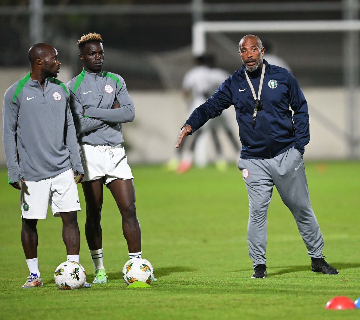 OlaThrill's tweet photo. TEAM NEWS: 🇳🇬Nigeria vs Sudan 🇸🇩

✅ Final training session done 
✅ LB Abdulrafiu Taiwo back to full fitness 
⚠️ GK Ozoemena Ani is still nursing a knee issue, limited to light work 
🧤 U20 GK Ebenezer Harcourt joins the squad

🕗 KO: 6pm

#NGASUD #CHAN2024 https://t.co/2hNdmJYIfa