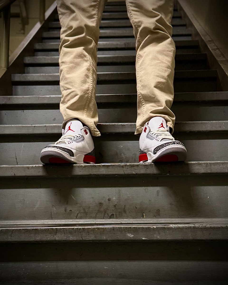 RPHorn's tweet photo. Back to the office grind. #kotd is the #FireRed3s and yall know the staircase by now. 🤷🏼‍♂️

#Jordan3 #Jordan3FireRed #yoursneakersaredope #wearyourkicks https://t.co/CpYuhK76UR