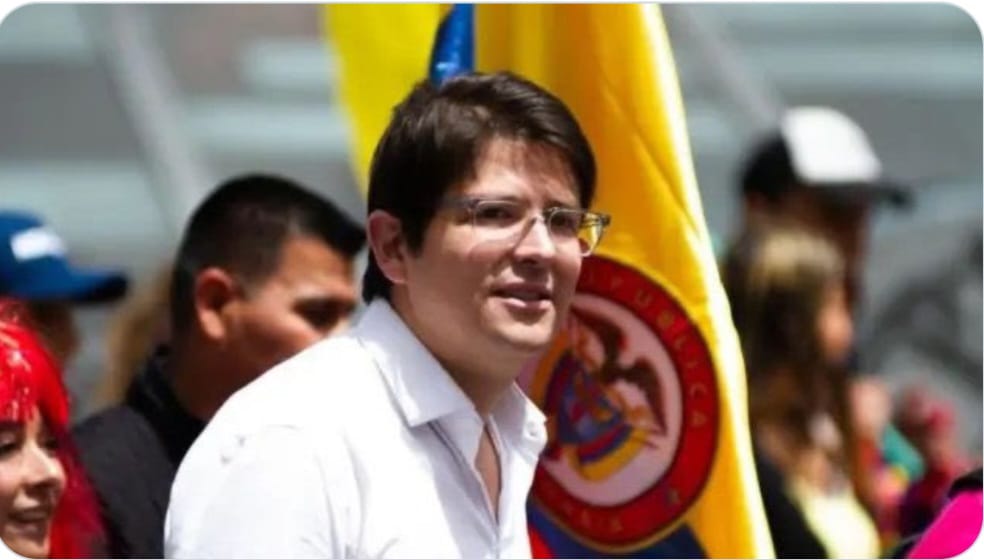 raqpodi's tweet image. Una esperanza más que silencian los malignos. Con una profunda tristeza y dolor me despido del valiente amigo, compañero de lucha a favor del bien humano, que desde el cielo nos ilumine para seguir defendiendo con honor la justa causa bajo principios y valores como Dios ordena.