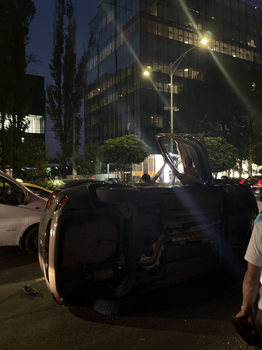 llissuh's tweet image. idk u tell me? @Uber