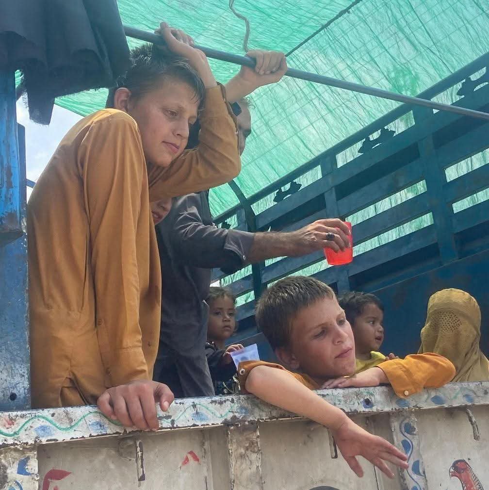 M_Hamza31's tweet photo. تم مجھے اپنے وطن میں در بدر کرو گے 
تم نے نفرت کی آگ لگائی 

پھر مجھ سے محبت کی امید کیسے رکھتے ہو ؟😭
#ریاستی_بربریت_نامنظور https://t.co/CewSSq1lbK