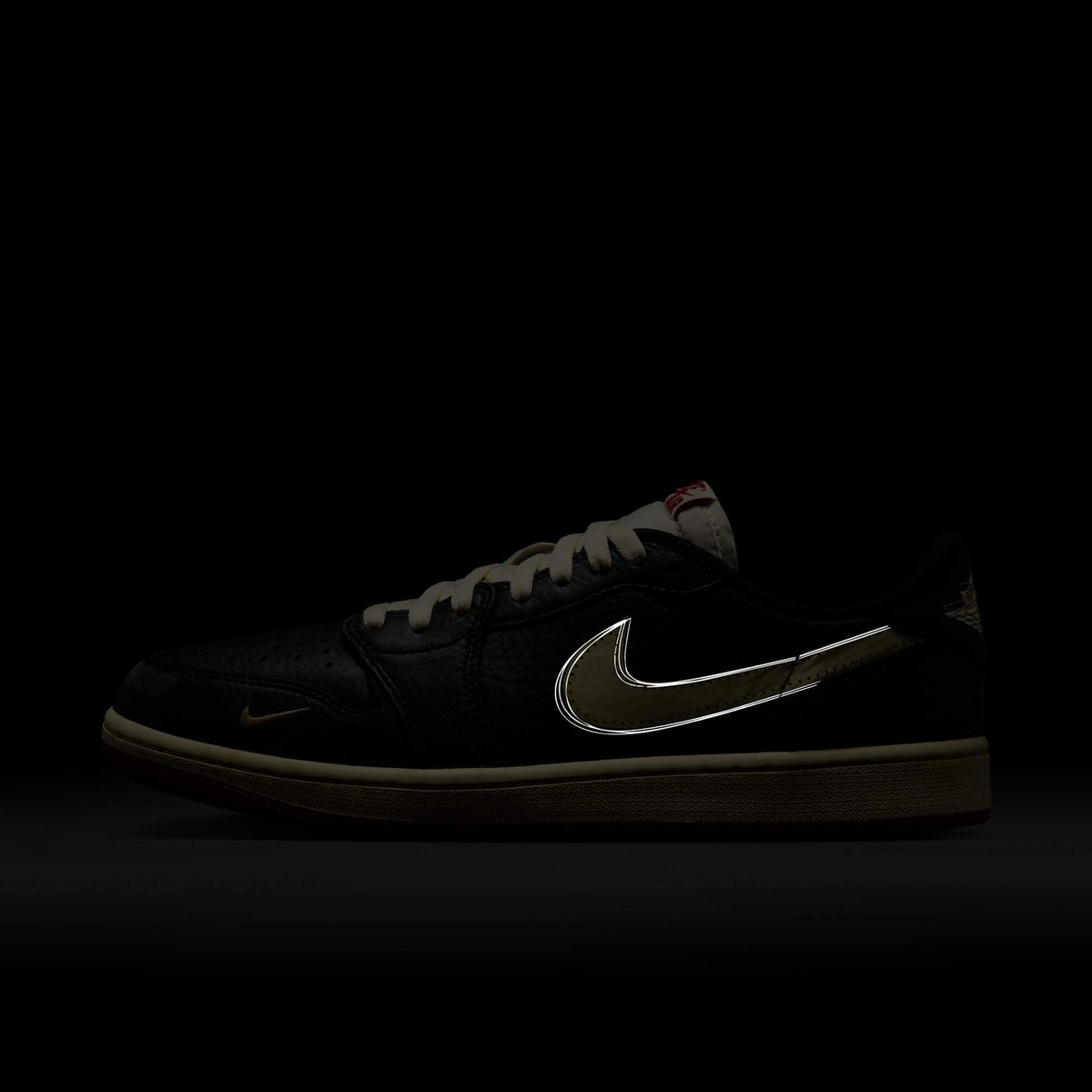 SNKR_TWITR tweet media