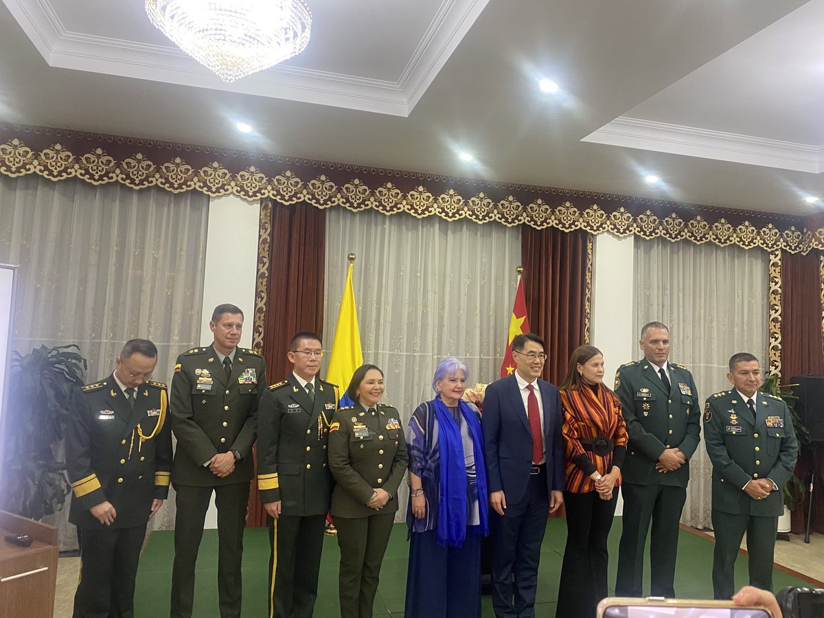Sergio Valdes (@sergiovaldesb) on Twitter photo Agradezco a <a href="/china_embajada/">Embajada de China en Colombia</a> por invitación a celebración de 98 aniversario creación Fuerzas Militares de China.
Es un honor ser partícipes de este evento, que refuerza los lazos de amistad y cooperación entre nuestros países.
¡Feliz 98° aniversario! #China #FuerzasMilitares Agradezco a <a href="/china_embajada/">Embajada de China en Colombia</a> por invitación a celebración de 98 aniversario creación Fuerzas Militares de China.
Es un honor ser partícipes de este evento, que refuerza los lazos de amistad y cooperación entre nuestros países.
¡Feliz 98° aniversario! #China #FuerzasMilitares