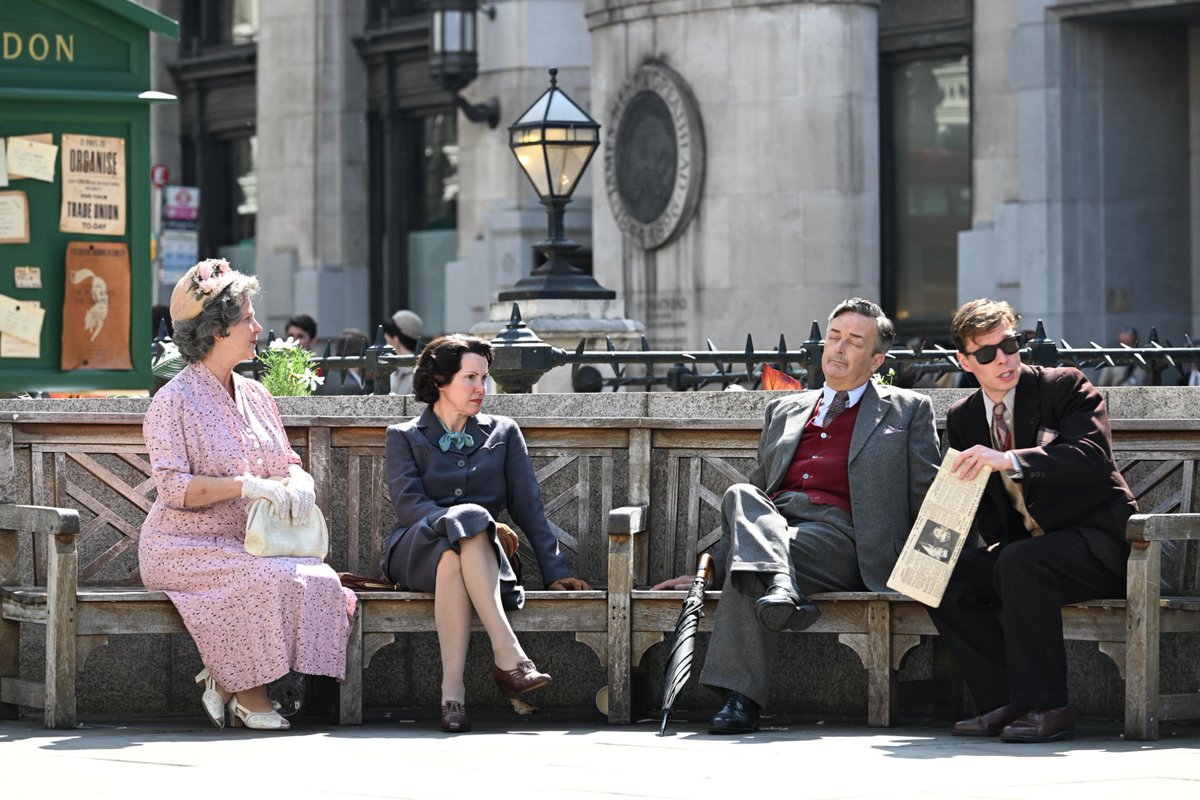 UnBoxPHD's tweet photo. Narnia - The Magician's Nephew Filming in London. 

Greta Gerwig is directing for Netflix. https://t.co/2q8a2MK1FV
