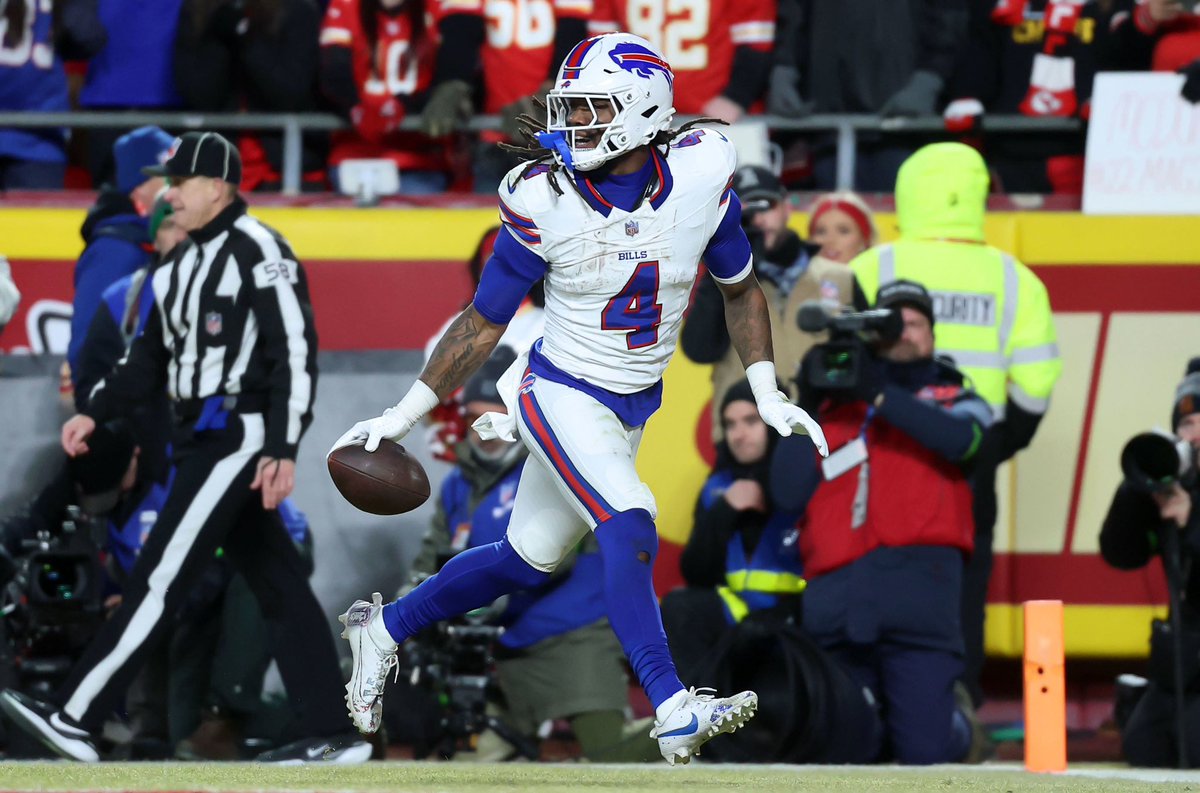 sandropacheco71's tweet photo. #JamesCook dressed and participated in warmup prior to #BuffaloBills #PreSeasonOpener, but he didn't play as his #HoldIn continues. The two-time Pro Bowler is entering the final year of his rookie #Contract and has yet to #Sign an extension with #Buffalo. #NFL #BillsMafia https://t.co/YlMjaD8iDI