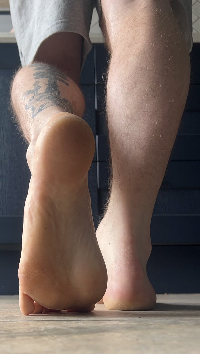 ⚠️ ORANGE SOLES WORSHIP ⚠️ This active orange sole stud is into feet findom <a href="/AlphaSparky_/">Alpha_sparky</a> #malefeet #cashmaster #footmaster #paypig #alphafeet #malefindom