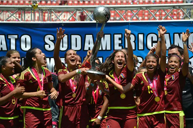 En el estadio en el que Venezuela fue Campeón Sudamericano Sub 17 en 2016. Hasta 40 mil personas alentaron a la Vinotinto Femenina en aquel recordado partido final ante Brasil. La generación de Deyna, Daniuska Rodríguez y Vero Herrera quiere ir ahora a un Mundial de mayores 🇻🇪⚽️