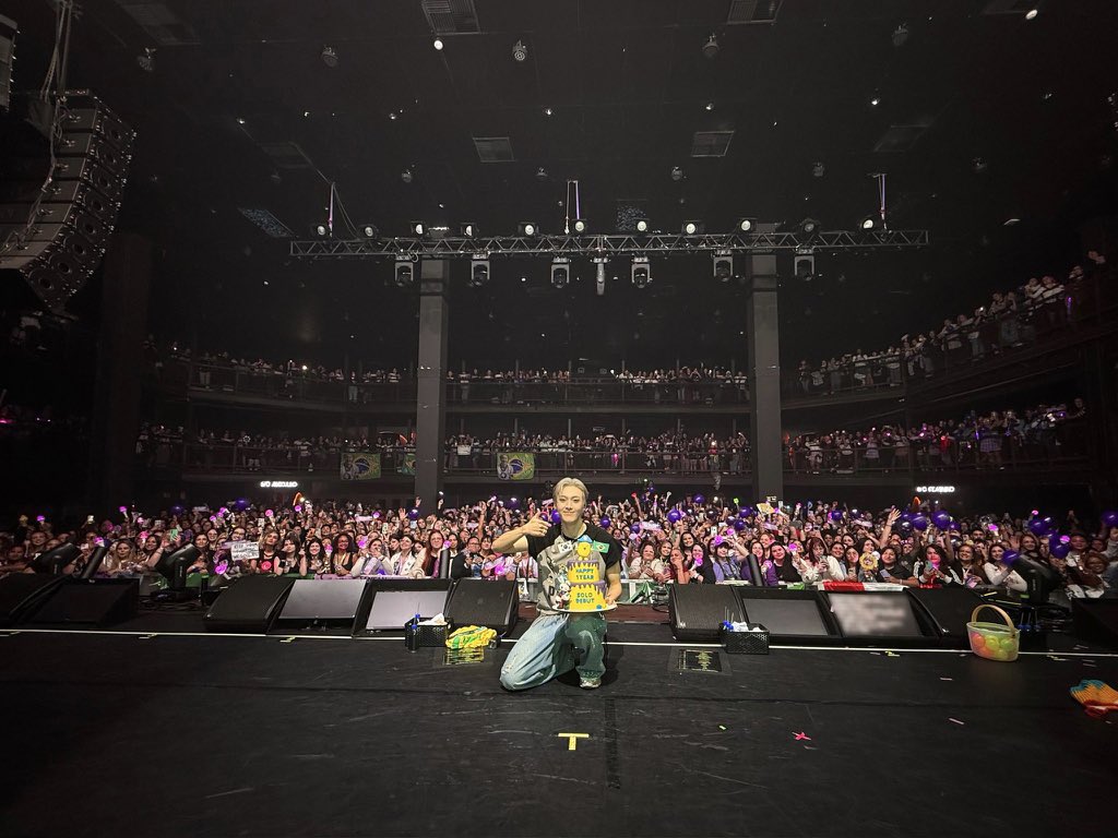 HourlyASTROBR's tweet image. Encerrada a primeira turnê solo latina do #YOONSANHA, FANCON PRISM FROM Y TO A 💜🇧🇷🇨🇱🇲🇽

Que o Sanha tenha sentido todo o amor que AROHAs sentem por ele e pelo ASTRO 🥹
E VOLTE SEMPRE 🤭
#윤산하 #ASTRO #아스트로 @offclASTRO