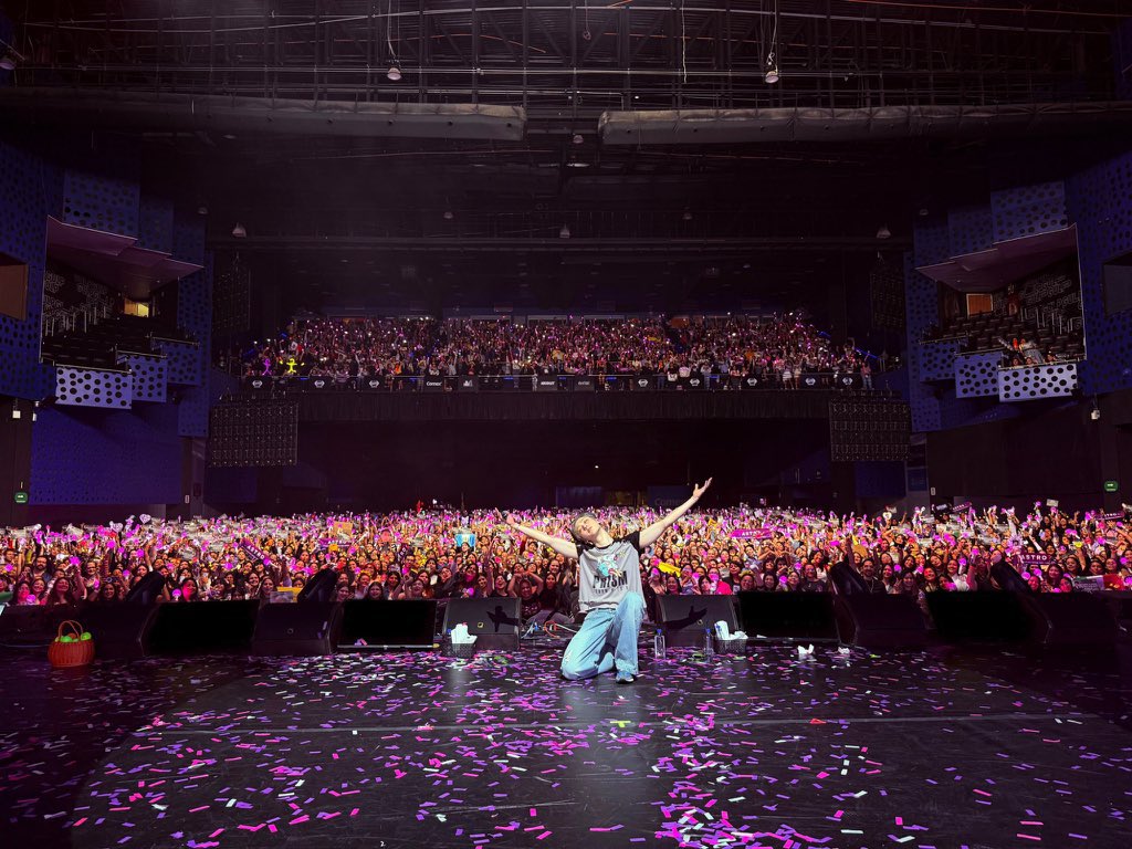 HourlyASTROBR's tweet image. Encerrada a primeira turnê solo latina do #YOONSANHA, FANCON PRISM FROM Y TO A 💜🇧🇷🇨🇱🇲🇽

Que o Sanha tenha sentido todo o amor que AROHAs sentem por ele e pelo ASTRO 🥹
E VOLTE SEMPRE 🤭
#윤산하 #ASTRO #아스트로 @offclASTRO