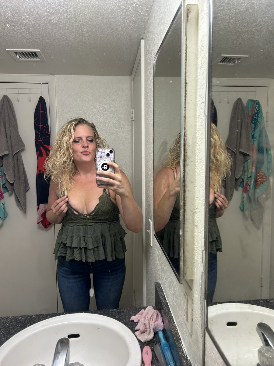 onlyamanda420's tweet photo. I will loose anything 
Please buy some content https://t.co/ppdaLHK5Gs