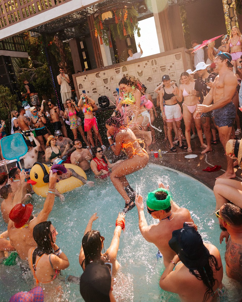 AEGworldwide's tweet photo. We came, we saw, we splashed βοΈπ¦ what a weekend 1 #SplashHouse we canβt wait to do it all again! π₯
πΈ: @goldenvoice @SplashHousePS https://t.co/bDLwr4oYcR