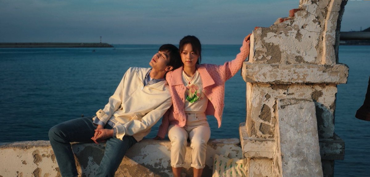 naan_jaan's tweet photo. "Nothing feels warmer than this moment"
Jiang Qiaoxi finally being free from the shackles of expectations & having his life, Yingtao, by his side, we could literally see him shine.
Yingtao was his peace, his solace.🥺❤️
#OurGenerationEp13 #OurGeneration #ZhaoJinmai #ZhangLinghe https://t.co/HCYNtGDYDv