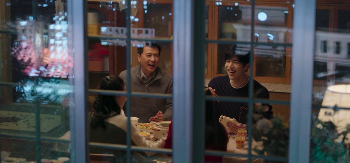 naan_jaan's tweet photo. My heart is filled with so much happiness whenever I see Jiang Qiaoxi smiling his biggest, widest smile when he is around Yingtao & her family, his uninhibited smile & happiness showing how much he cherished them🥺❤️
#OurGenerationEp13 #OurGeneration #ZhangLinghe #ZhaoJinmai https://t.co/NFXzmZVFPq