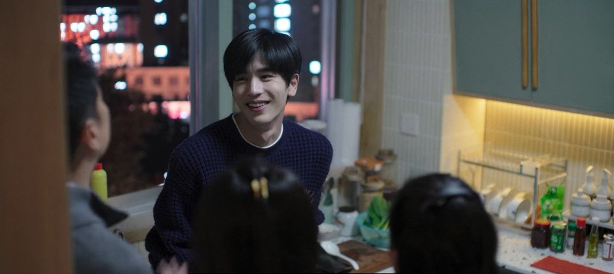 naan_jaan's tweet photo. My heart is filled with so much happiness whenever I see Jiang Qiaoxi smiling his biggest, widest smile when he is around Yingtao & her family, his uninhibited smile & happiness showing how much he cherished them🥺❤️
#OurGenerationEp13 #OurGeneration #ZhangLinghe #ZhaoJinmai https://t.co/NFXzmZVFPq