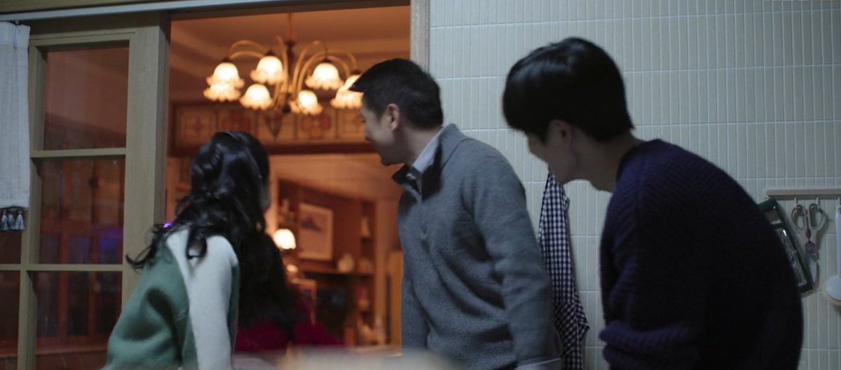 naan_jaan's tweet photo. My heart is filled with so much happiness whenever I see Jiang Qiaoxi smiling his biggest, widest smile when he is around Yingtao & her family, his uninhibited smile & happiness showing how much he cherished them🥺❤️
#OurGenerationEp13 #OurGeneration #ZhangLinghe #ZhaoJinmai https://t.co/NFXzmZVFPq