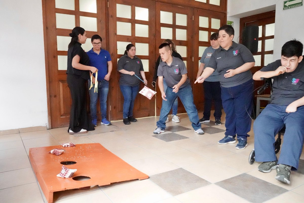 Jóvenes del Centro de Capacitación Ocupacional Manos a la Vida iniciaron el nuevo ciclo escolar con un divertido rally que fortaleció su trabajo en equipo y habilidades. Les deseamos que este periodo esté lleno de aprendizajes, amistades y nuevos retos superados.💜