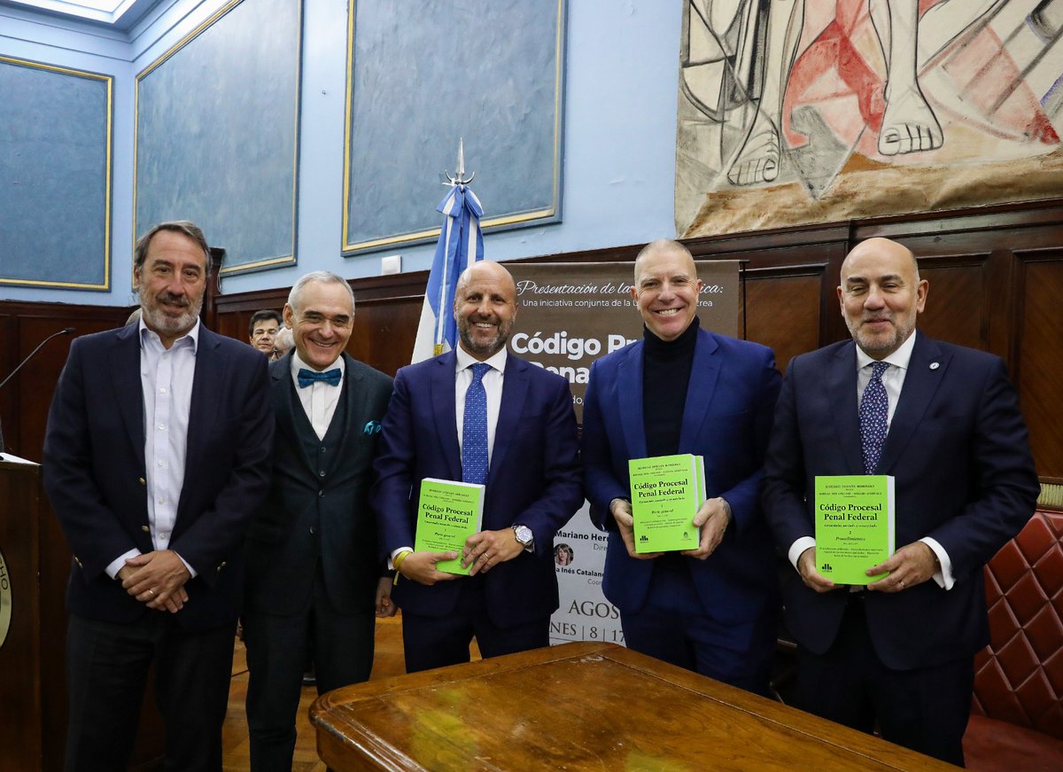 EditorialAstrea's tweet photo. Conseguí el libro ingresando en https://t.co/Qsey7RUU6E https://t.co/MxfrcYFYj1