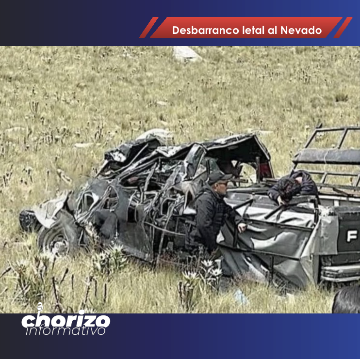 ChorizoInforma's tweet photo. 🚑💥 #TragediaEnElNevado ¡Accidente grave en el #Nevado de #Toluca ! #Camioneta pick up con turistas se desbarrancó 50m. 1 muerto 📷 y 😢 13 lesionados entre ellos 6 menores, 3 chinos y 2 graves. #CruzRoja y #SUEM atendieron el rescate. #AlertaEdomex https://t.co/Yk6DVgFjYx