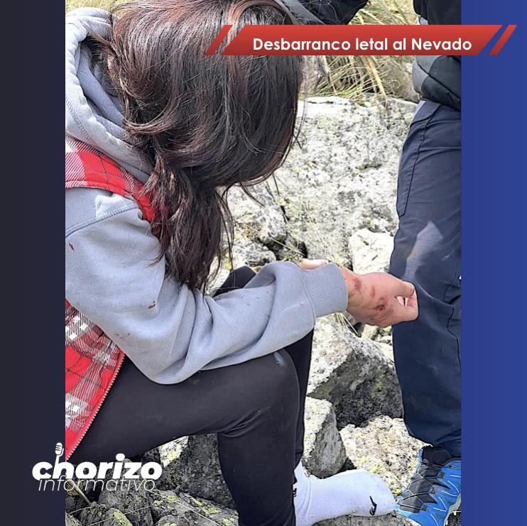 ChorizoInforma's tweet photo. 🚑💥 #TragediaEnElNevado ¡Accidente grave en el #Nevado de #Toluca ! #Camioneta pick up con turistas se desbarrancó 50m. 1 muerto 📷 y 😢 13 lesionados entre ellos 6 menores, 3 chinos y 2 graves. #CruzRoja y #SUEM atendieron el rescate. #AlertaEdomex https://t.co/Yk6DVgFjYx