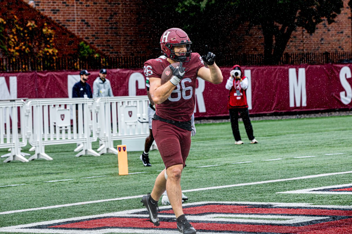Congrats to Crimson tight end Ryan Osborne, Harvard's 2025 #CampbellTrophy nominee! #GoCrimson