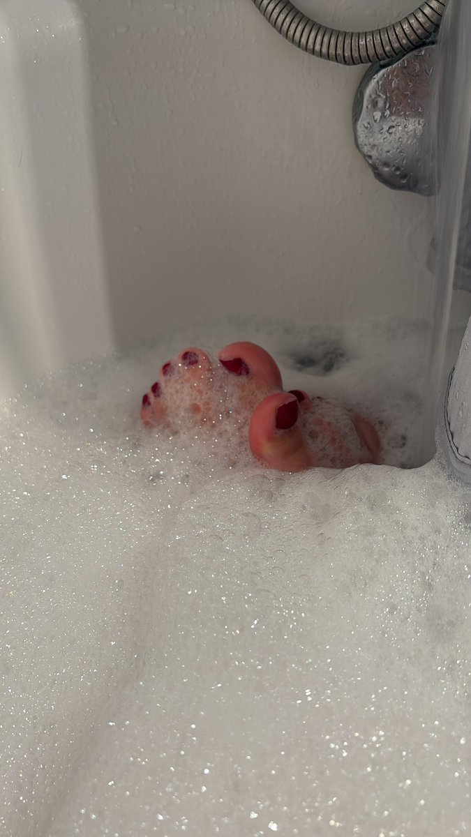Soirée détente 🛀 

#feet #feetfestish #fetish #pieds #fetichisme #toes #feetgirl