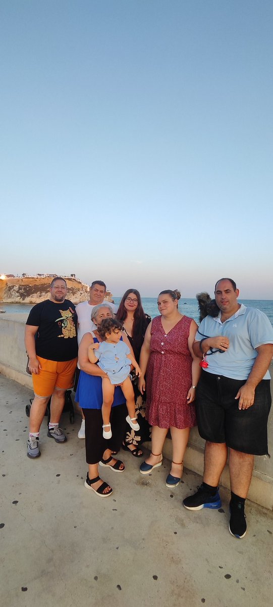 EliahNyx's tweet photo. ¿Es mi preciosa sobrina la razón por la que a mis 30 sigo dividiendo mis vacaciones entre familia y pareja? Pues sí. Y cuando llega el día que coincidimos todos, mejor. La familia sigue creciendo https://t.co/WidHLynRuh