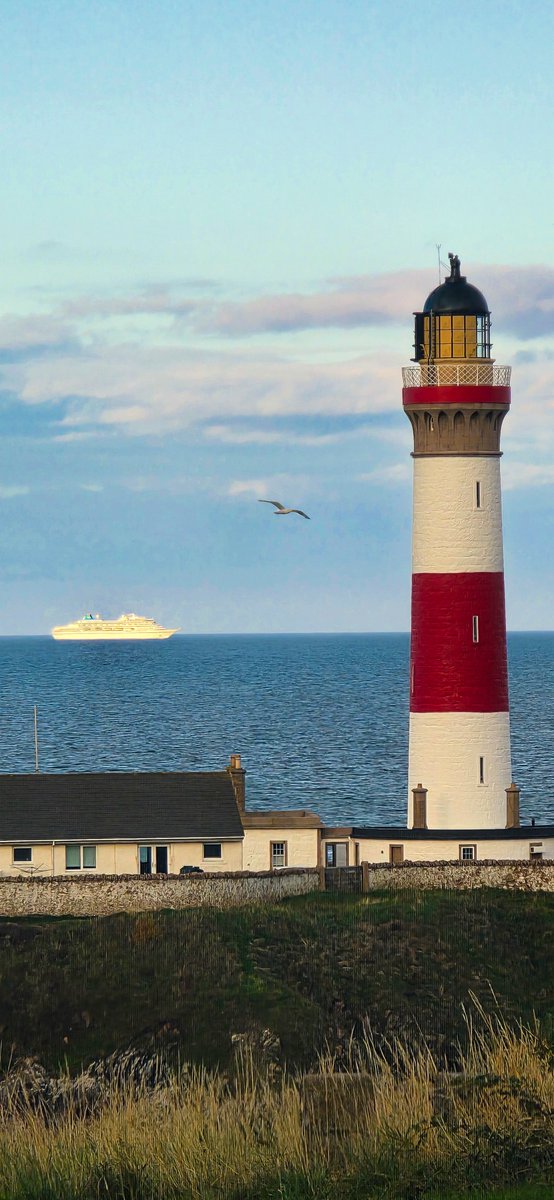 PeterheadLive's tweet photo. #Cruise #ship #Amera near #Peterhead and #Boddam. https://t.co/8S5ynZsFDP