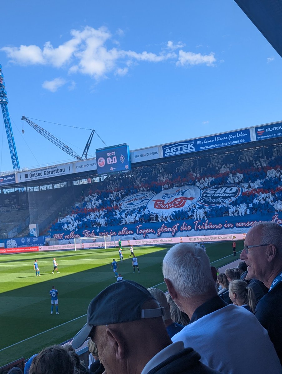 Superleon12's tweet photo. Erster Heimsieg ✅
@Cold_as_Eis Eis approved, selbstverständlich mit Hansa Streuseln ✅
2 schöne Tage in HRO ✅
#Hansa https://t.co/oFT8TRCpPk