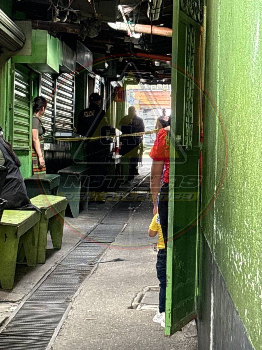 Noti_Atlantico's tweet image. 🔴 #Indignante | Esta mañana un lamentable hallazgo fue realizado en el área de comedores de la Plaza Bolivar a un costado de Plaza El Amate #Zona1 capitalina. 

Entre la alcarilla fue localizado un pequeño cu3rp3-cit0 de un f3-t0 de aproximadamente 45 días de g3stąción